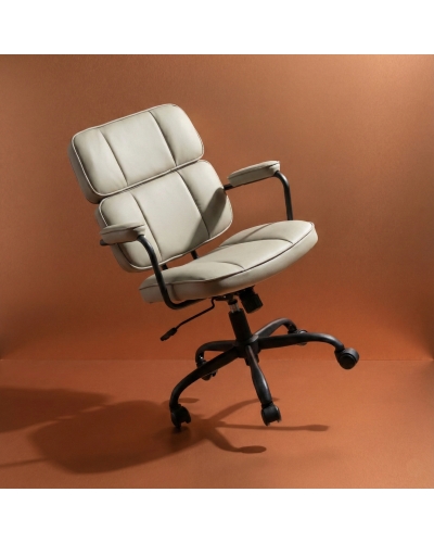 Silla Casiopea basculante polipiel color beige.